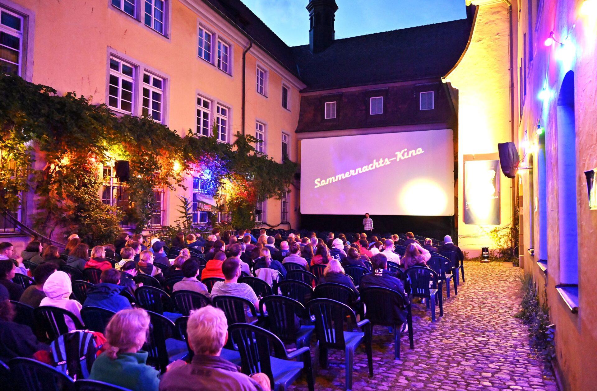 Publikum im Sommernachtskino