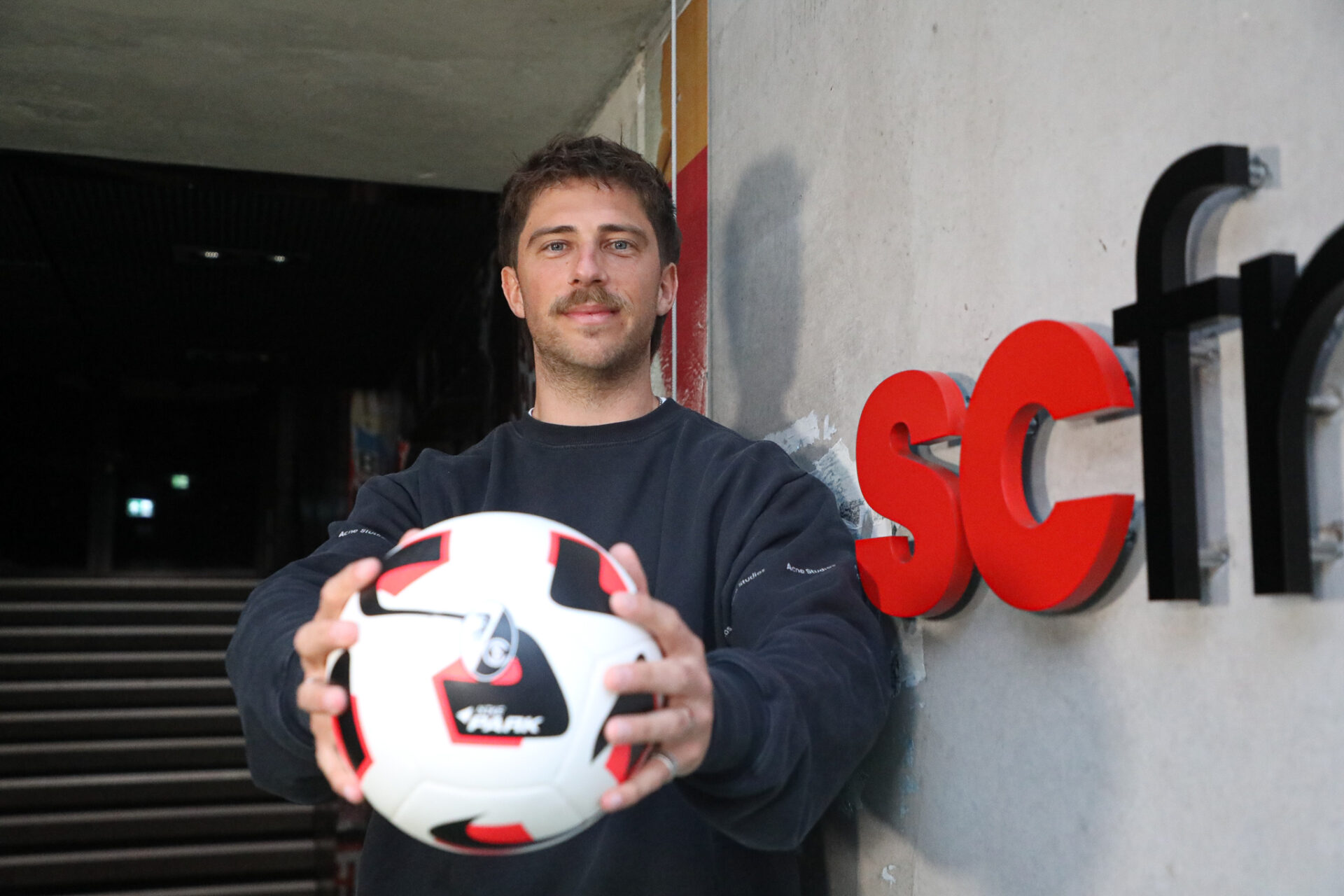 Torhüter Jannik Huth wechselt zum SC Freiburg.