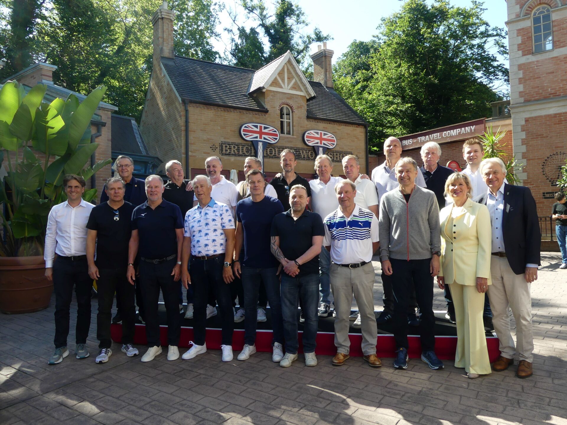 Gruppenbild der Fußball-Europameister im Europa-Park