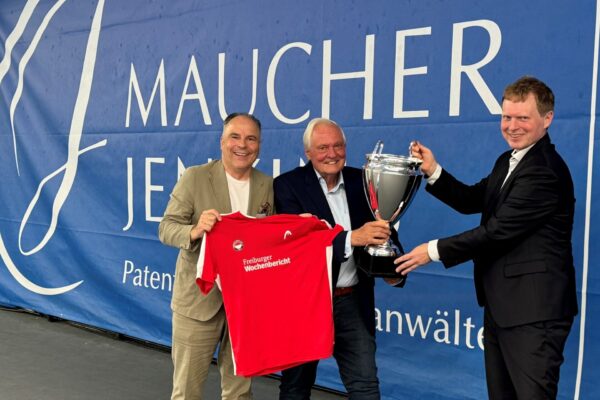 Die Kanzlei Maucher Jenkins ist neuer Hauptsponsor der Freiburger Tennis-Stadtmeisterschaften