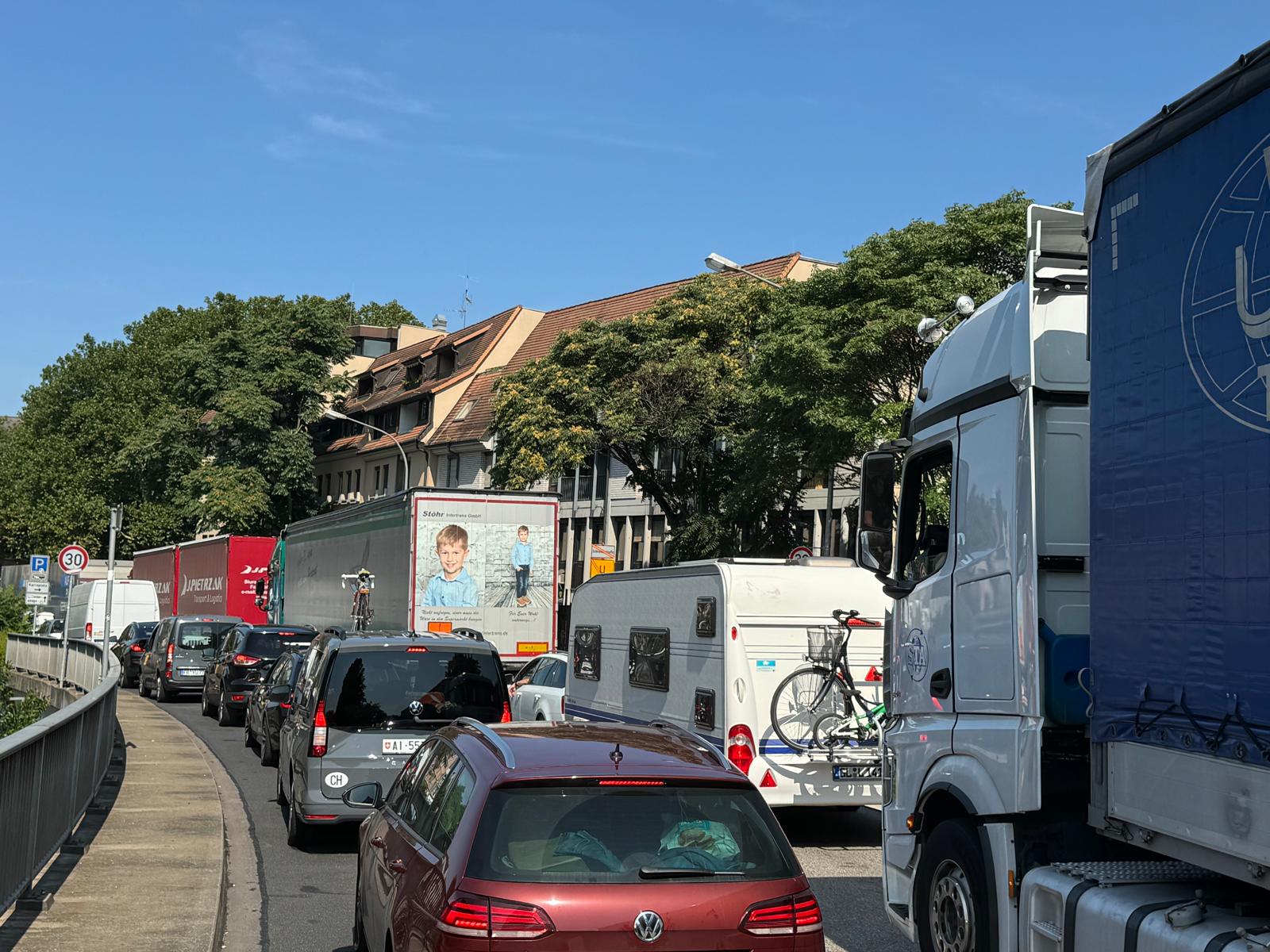 Verkehrskollaps in Freiburg auf der B31