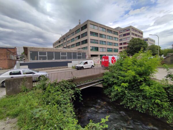 Diese marode Brücke in der Engesser Straße wird erneuert.