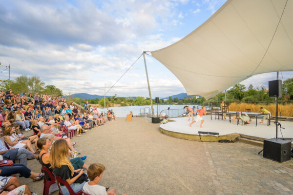 Im Seepark gibt es wieder eine Open-Air-Veranstaltung für zeitgenössischen Tanz