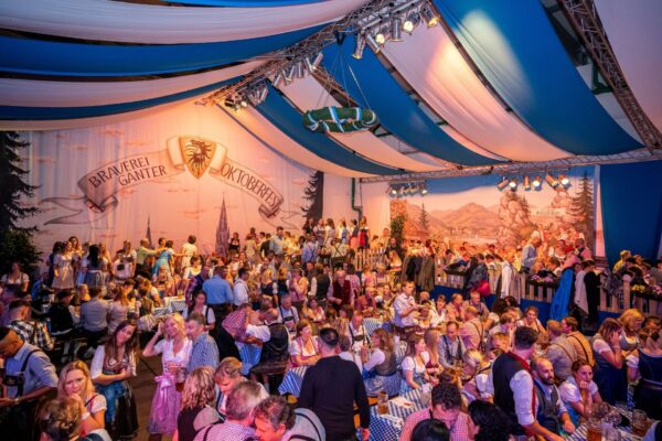 Eine zünftige Festzelt-Gaudi mit leckerem Bier, bayrischer Kulinarik und Live-Musik erwartet die Besucher auch in diesem Jahr beim traditionellen Ganter- Oktoberfest.