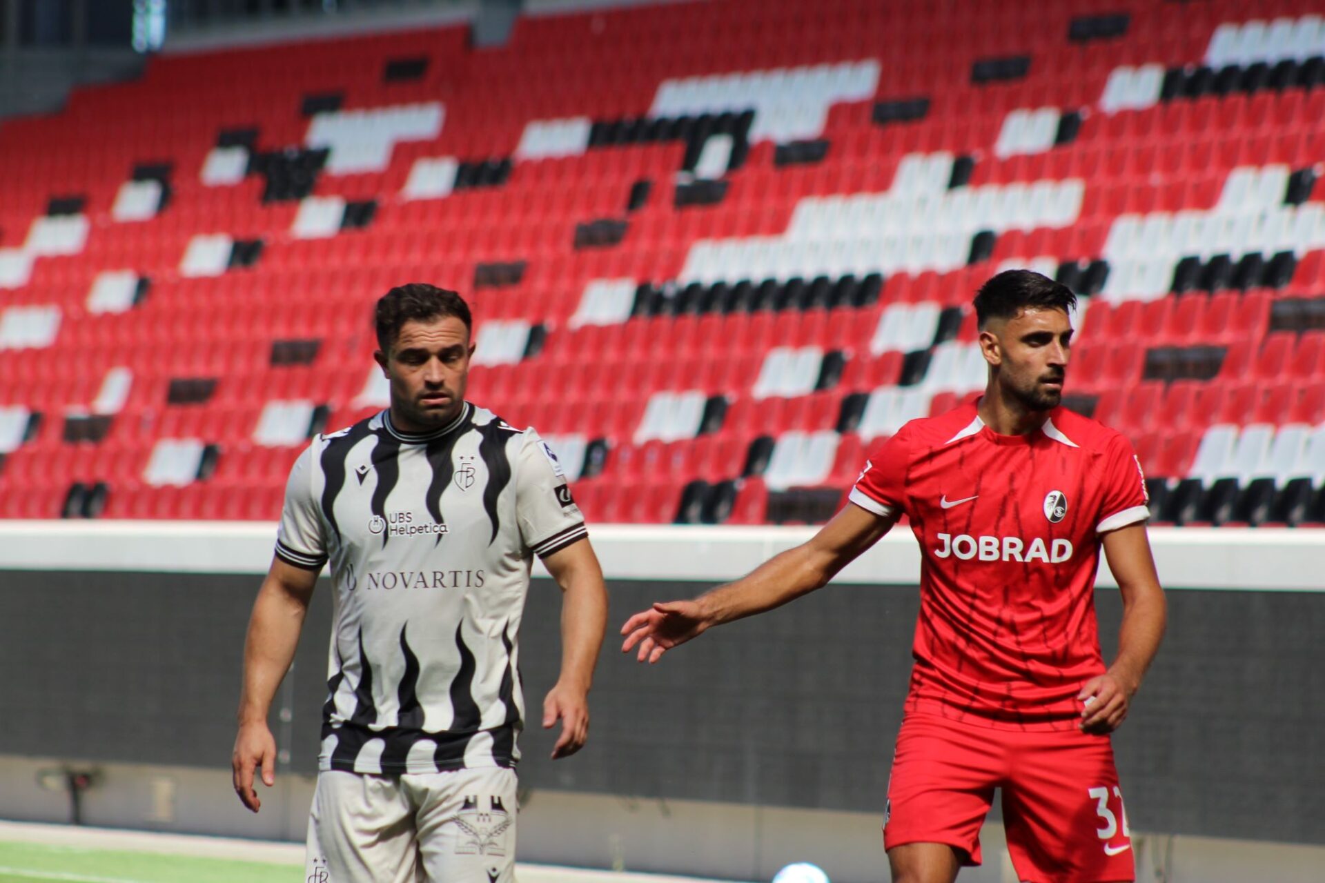 Vincenzo Grifo vom SC Freiburg gegen Xherdan Shaqiri vom FC Basel