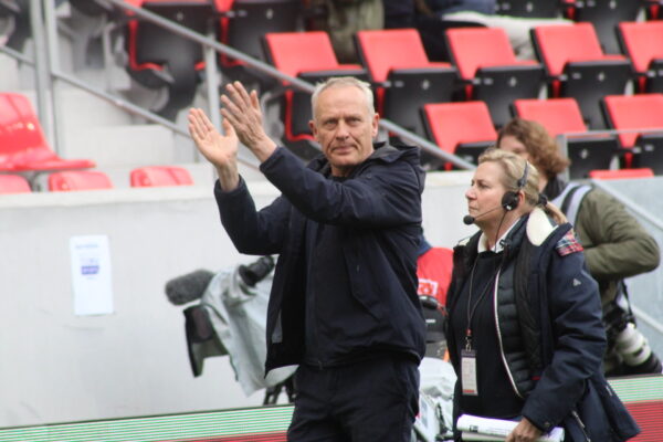 Doppelte Ehre für Ex-SC Trainer Christian Streich: Er wurde am vergangenen Freitag für den Fußballspruch des Jahres ausgezeichnet und bekam den Walther-Bensemann-Preis für sein gesellschaftliches Engagement. Foto: Detlef Berger