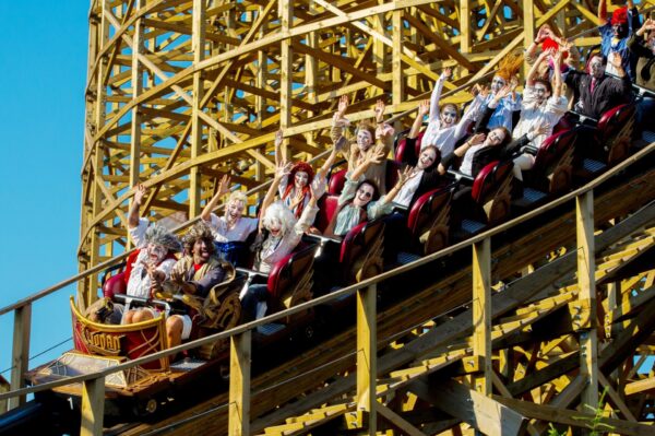 Auch in der gruseligsten Zeit des Jahres gibt es Achterbahnspaß im Europa-Park.