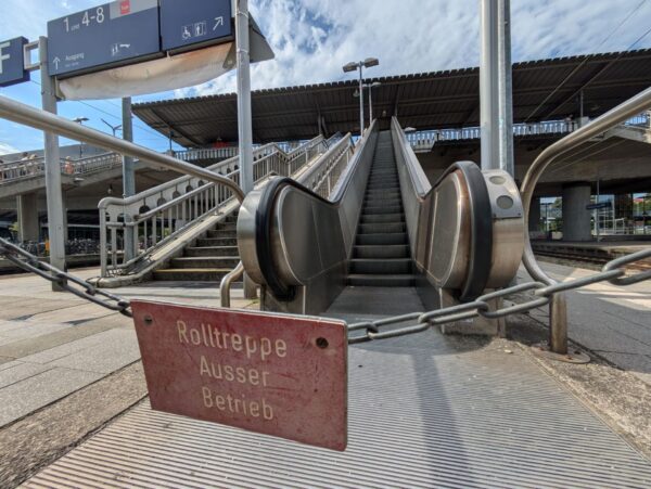 Defekt Rolltreppe am Hauptbahnhof Freiburg