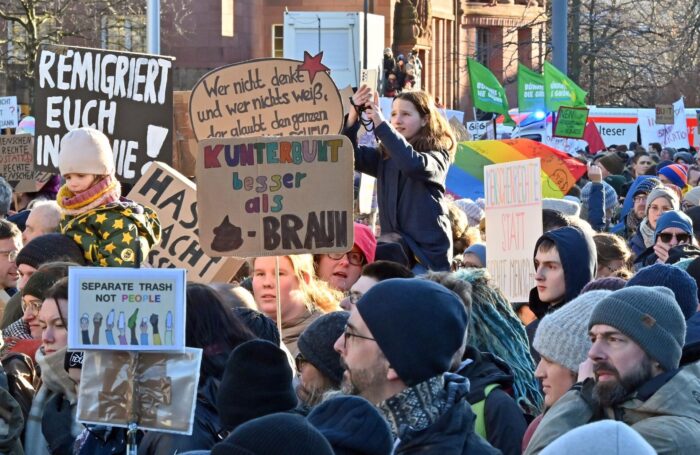 Groß-Demo gegen Rechtextremismus in Freiburg