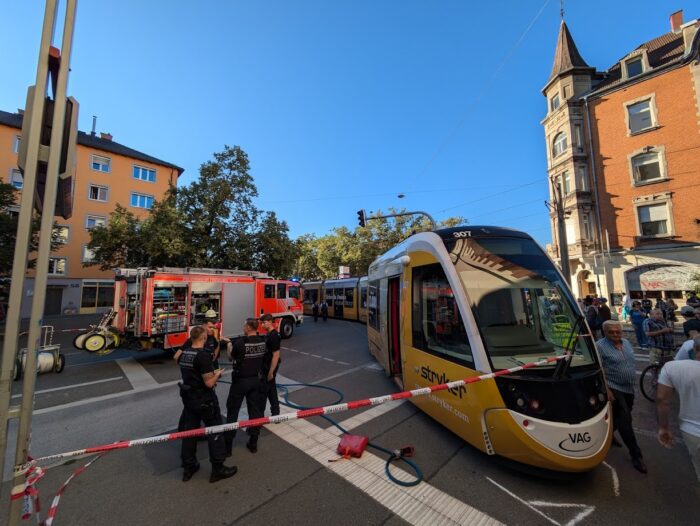 Bus und Straßenbahn Unfall