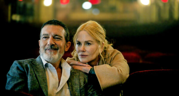 Theaterregisseur Jacob (Antonio Banderas) ahnt nichts von der heißen Affäre seiner Frau Romy (Nicole Kidman). Foto: Constantin Film