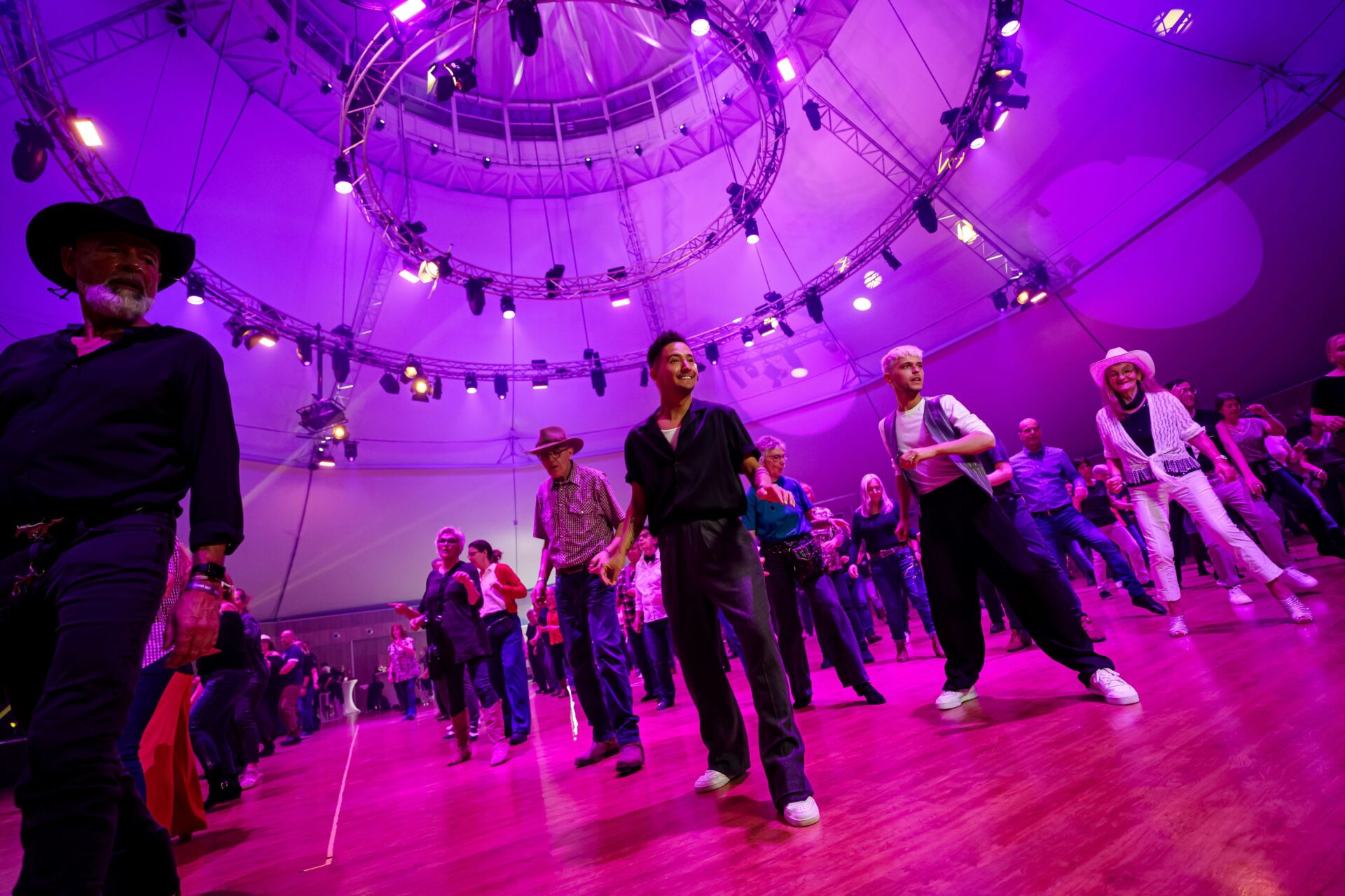 Das Line Dance Festival bietet eine beeindruckende Auswahl von 100 Workshops im Europa-Park Confertainment Center